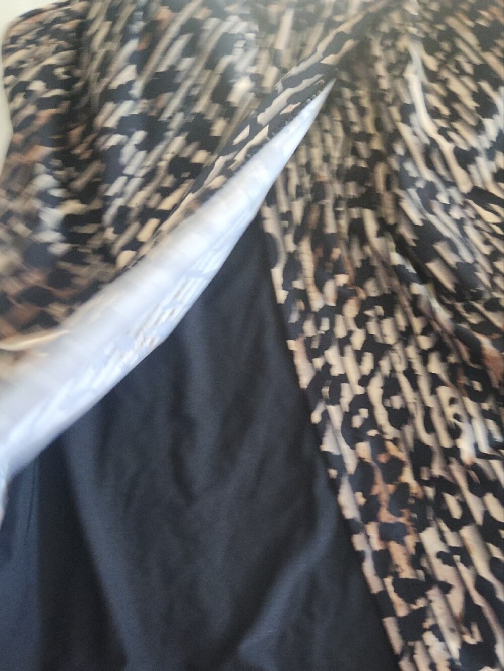 Miraclesuit Animal Print Pleated Tankini Top. 14 & 16 Avail! - Picture 7 of 14